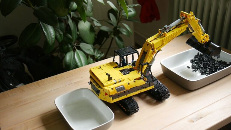 Review: Mould King 13112 Remote Controlled Crawl Excavator